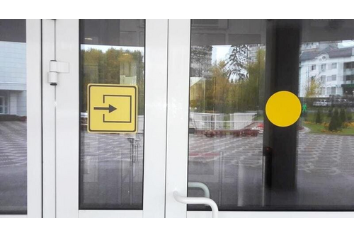 Правила маркировки прозрачных дверей для инвалидов